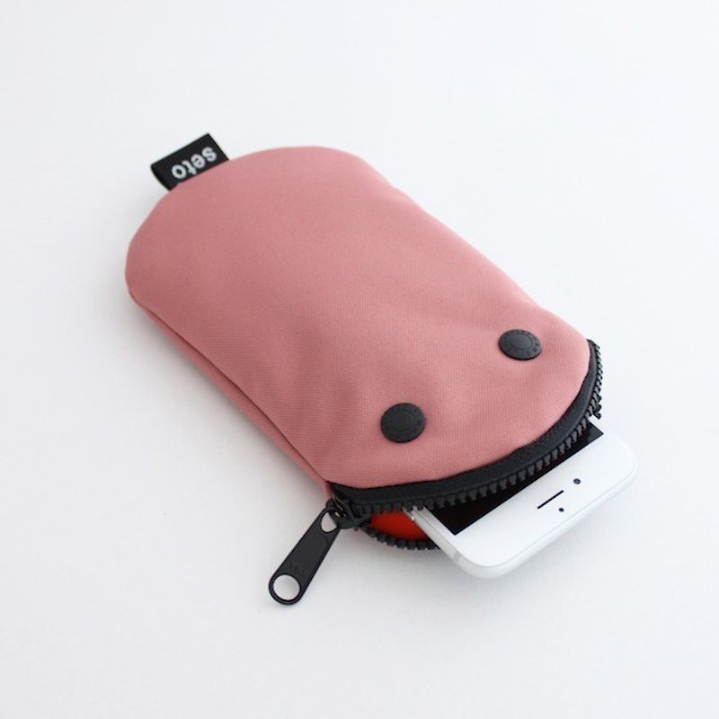 Creature iPhone case　Oval　smoky pink - เคส/ซองมือถือ - เส้นใยสังเคราะห์ สึชมพู