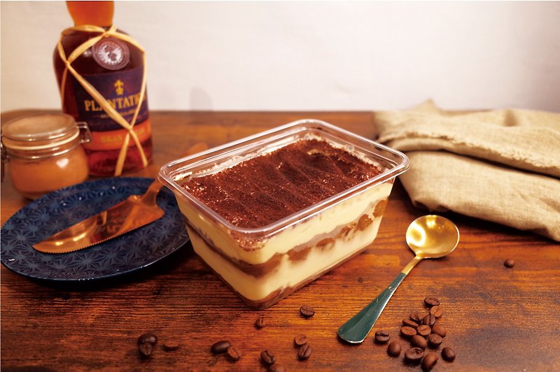 イタリアのクラシックティラミス - ケーキ・デザート - 食材 ブラウン