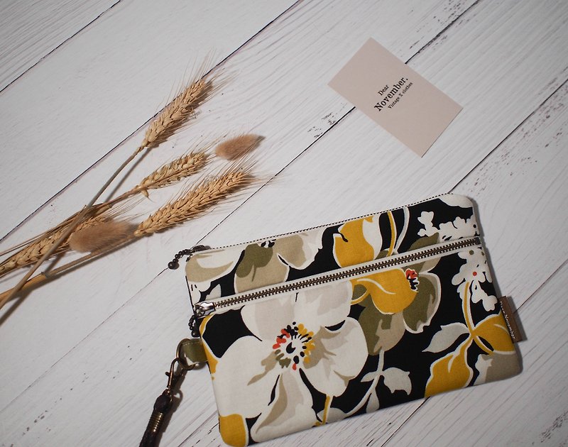Pick up series mobile phone bag / coin purse / limited manual bag / yellow hibiscus / pre-order - Clutch Bags - Cotton & Hemp Yellow