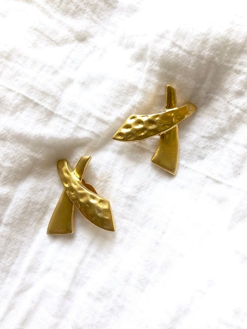 BOITE LAQUE Vintage Cross Gold Statement Earrings
