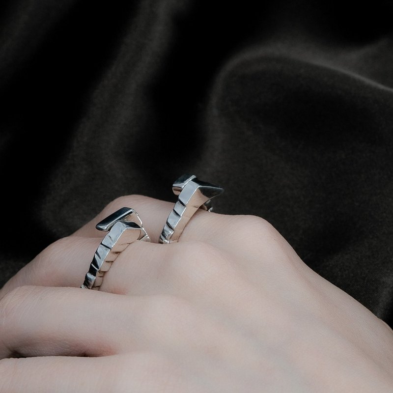 【彩虹】Ambos - 哥德飛扶壁 戒指 Buttress ring (亮銀) - 戒指 - 珍珠 銀色