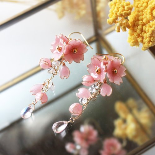 Oli studio 【落櫻繽紛耳環】櫻花耳環 銅線樹脂 耳環/耳夾