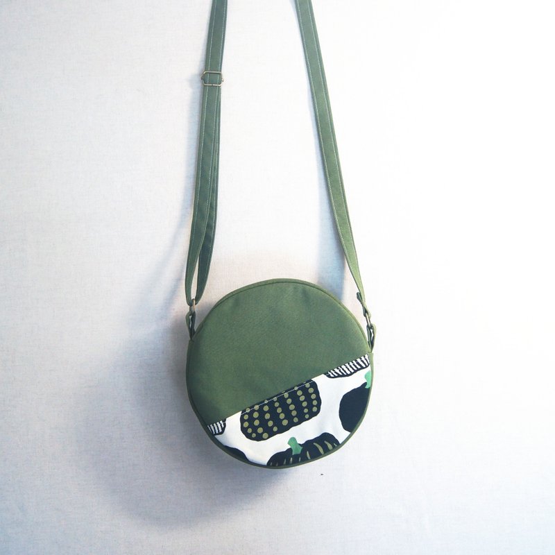 Ready handmade Halloween limited pumpkin small round bag crossbody bag - Messenger Bags & Sling Bags - Cotton & Hemp Green