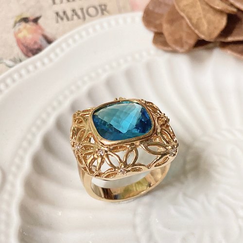 挪亞方舟古董飾品 Vintage Jewelry 【西洋古董飾品】貴族花雕坐臺 海藍角切割深邃鑽 華美 閃爍 戒指