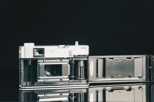 KONICA MINOLTA - コニカ　EEmatic　EEマチック　フィルムカメラ　ケース付 コニカ EEmatic EEマチック フィルムカメラ ケース付