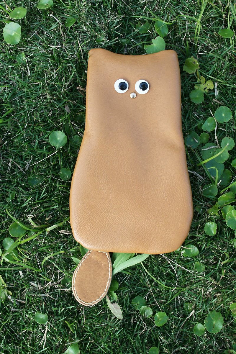 Handmade Leather-Left-handed Cat Long Clip Mobile Phone Bag - กระเป๋าสตางค์ - หนังแท้ สีนำ้ตาล
