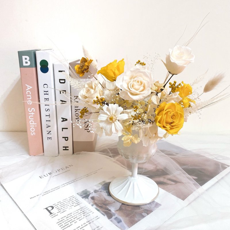 High-legged dry immortal table flowers for opening, promotion, housewarming, moving into a house, birthday, Mother's Day flower gift - ช่อดอกไม้แห้ง - วัสดุอื่นๆ สีเหลือง