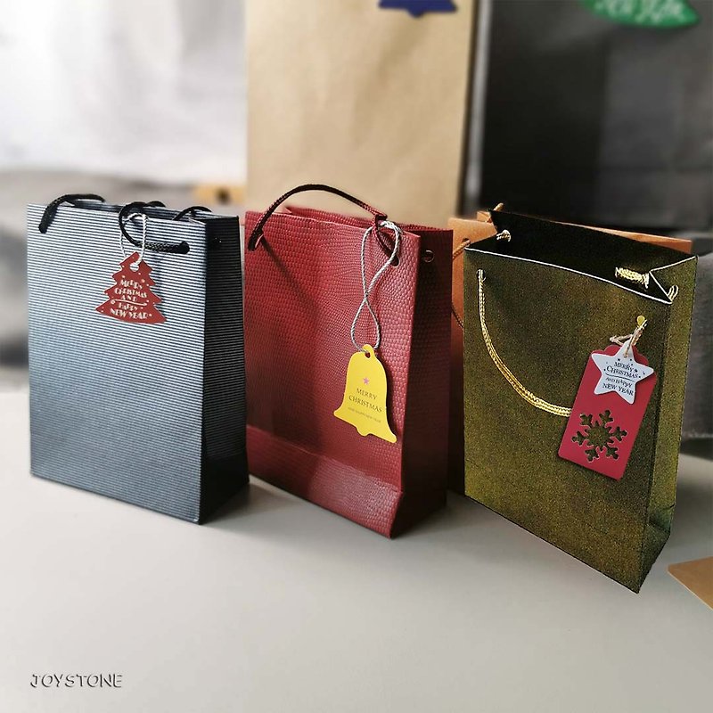 HNY禮盒 提袋選3色 附吊卡樹葉雪花鈴噹星星隨機色 飾品送禮 - 包裝材料 - 紙 多色