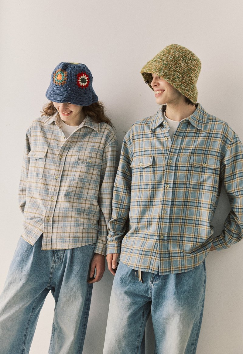 Neutral Style Vintage Flannel Long Sleeve Plaid Shirt Couple Outfit - เสื้อเชิ้ตผู้ชาย - ผ้าฝ้าย/ผ้าลินิน หลากหลายสี