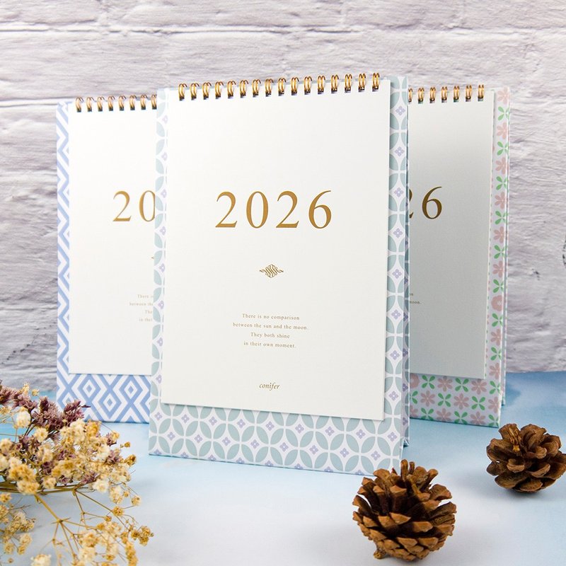 【conifer綠的事務】2026年25K時間絮語直式桌曆 - 筆記本/手帳 - 紙 多色