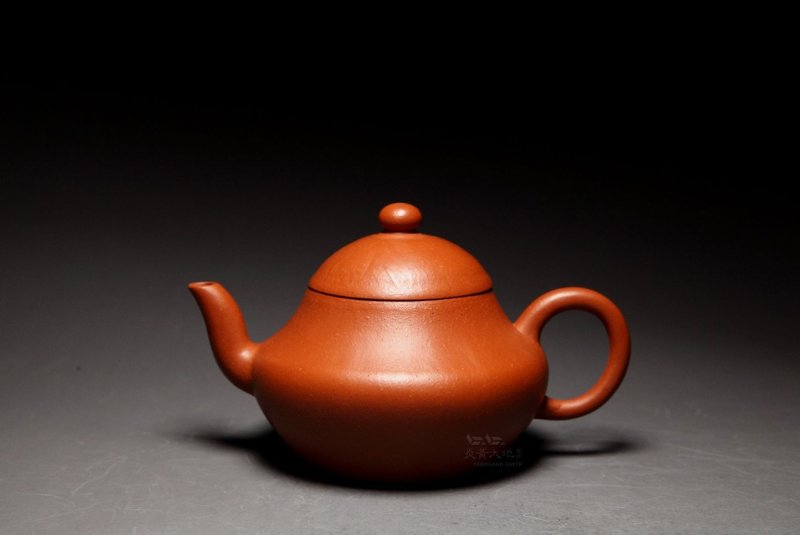 [Flat Pear 5] Longshan Hall | Ancient Methods | Pure Handcraft | Ancient Replica Series | Huanglong Mountain Old Vermilion Clay | 150cc - Teapots & Teacups - Pottery Orange