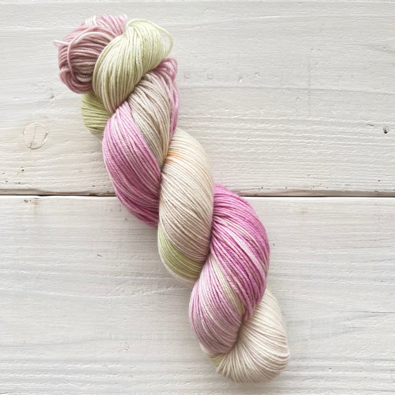 手染め毛糸  tokyo tea party DAY 抹茶とラズベリー(merino80) - 編織/刺繡/羊毛氈/縫紉 - 羊毛 粉紅色