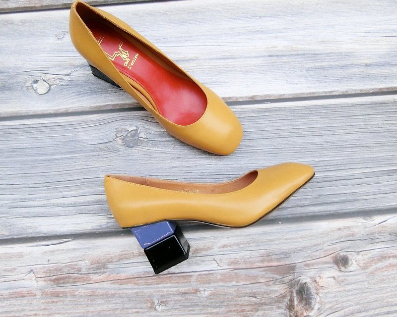 Two-tone block square heel shoes | | One-third of the sun-filled tulips | | #8113 - Women's Leather Shoes - Genuine Leather Orange