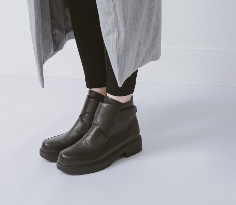 Vegan leather high crossover boots black - รองเท้าบูทยาวผู้หญิง - หนังแท้ สีดำ