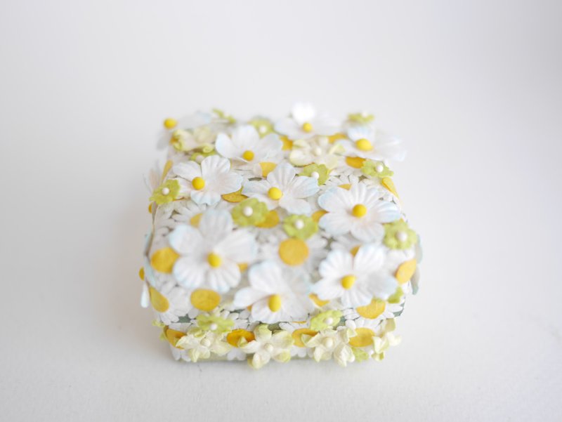 Paper flower, mulberry paper boxes, paper flowers, size 5x5x3 cm. green color - 木工/竹藝/紙雕 - 紙 綠色