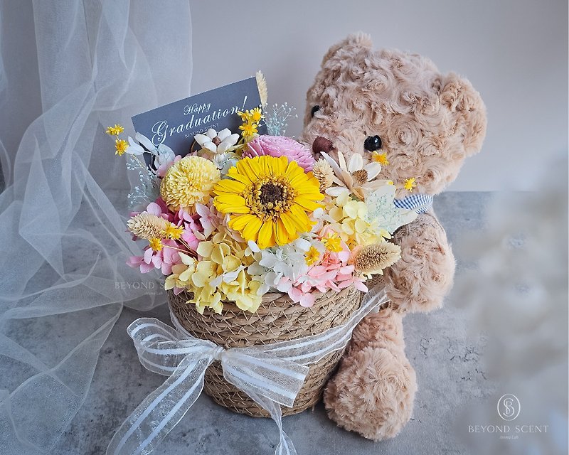 Sunflower bear hug bucket - ช่อดอกไม้แห้ง - พืช/ดอกไม้ สีเหลือง