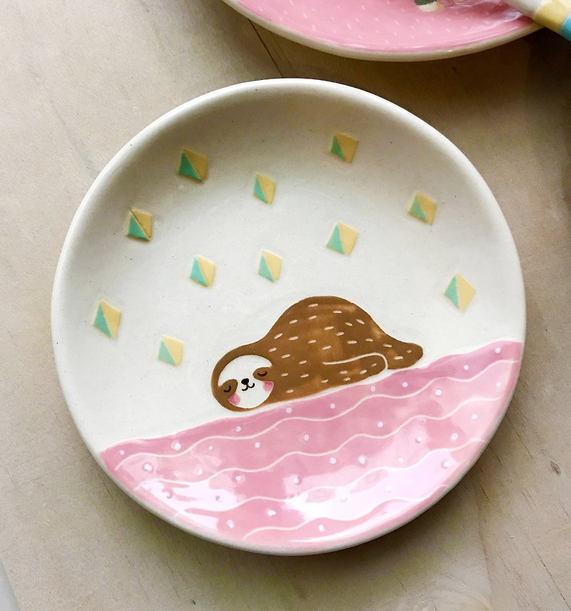 Sloth small plate - จานเล็ก - ดินเผา สีนำ้ตาล