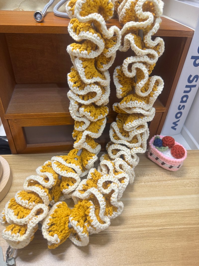 MUMU 金盞花x鹹奶蓋 浪漫波浪裙擺手機背帶 可自由調整長度 - 手機掛繩/背帶 - 棉．麻 橘色