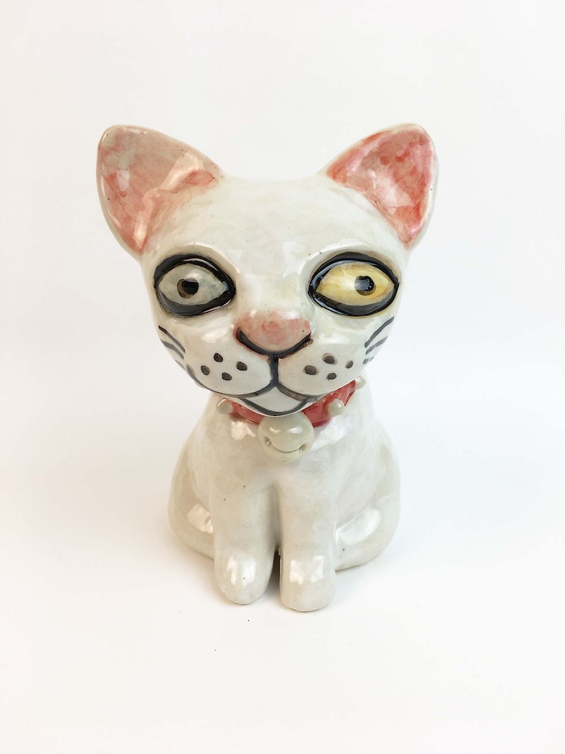 Nice Little Clay Stereo Hand Ornament - Red Rivet Collar White Cat 0501-03 - Items for Display - Pottery White