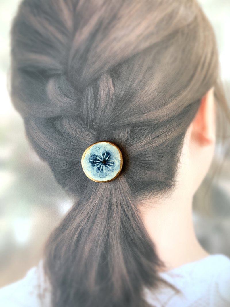 お花 陶器 金継ぎ ライン ヘアアクセサリー ヘアゴム ポニーフック ブローチ ヘアアクセ 花 ゴールド 金 ブルー 青 イエロー 黄色 淡い ホワイト 白 - 髮圈/髮夾 - 陶 藍色