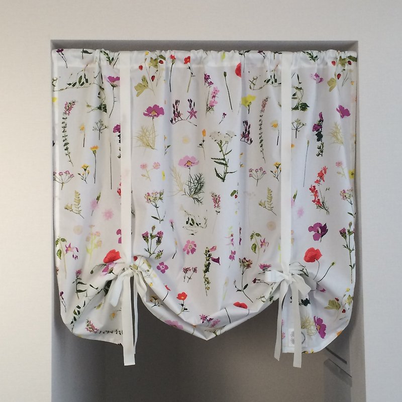 Wild flower cafe curtain flower pattern white × pink · yellow · red - อื่นๆ - ผ้าฝ้าย/ผ้าลินิน ขาว