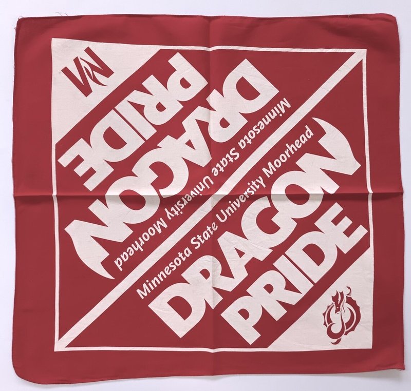 DRAGON PRIDE 龍紋圖騰頭巾，21 x 20 英吋，明尼蘇達州立大學，純棉 - 絲巾 - 棉．麻 紅色