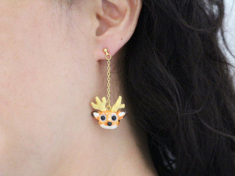 Golden Deer 18K gold-gliding dangle earrings / clip on earrings - ต่างหู - ดินเผา สีนำ้ตาล