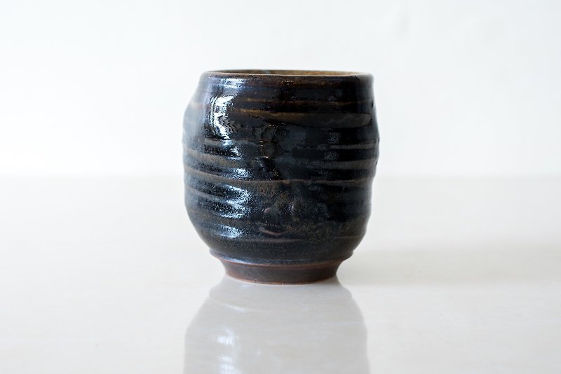 Turn the teacup / hand pull bad · Glaze hand-made pottery - Teapots & Teacups - Pottery Black