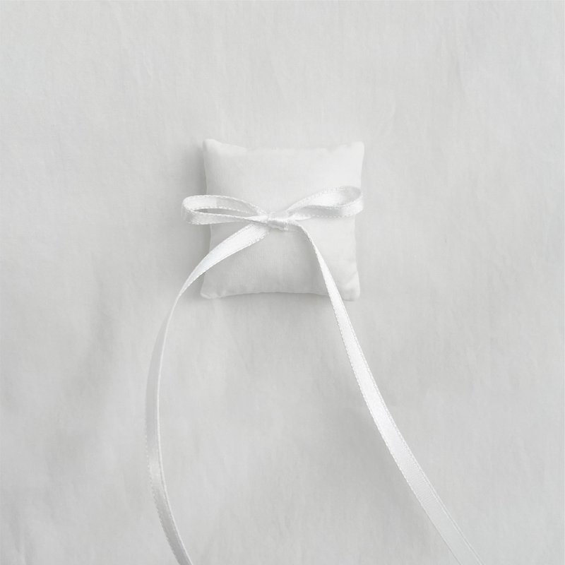 ribbon cushion magent - Other - Cotton & Hemp White