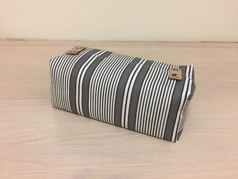 Bag removable facial paper cover_non-printed style taste brown striped leather decoration - อื่นๆ - ผ้าฝ้าย/ผ้าลินิน สีกากี