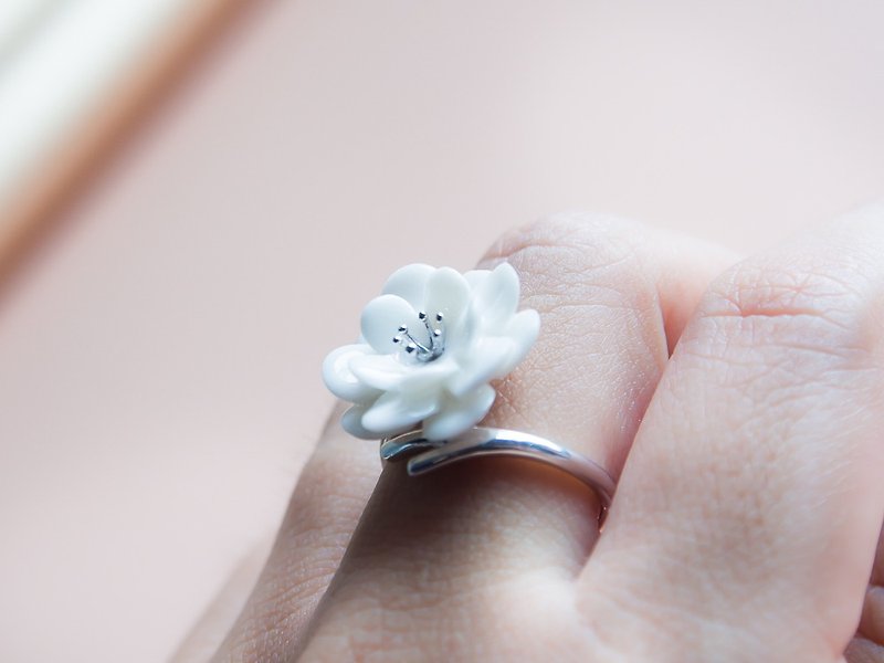 แหวนดอกพลัม(ดอกเหมย)ดินพอสเลน-เงินแท้ 925 - แหวนทั่วไป - เครื่องลายคราม ขาว