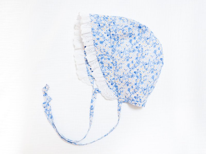 Liberty Fabrics Vintage Lace Trimming Handmade Baby Bonnet - Mitsi Valeria - หมวกเด็ก - ผ้าฝ้าย/ผ้าลินิน สีน้ำเงิน