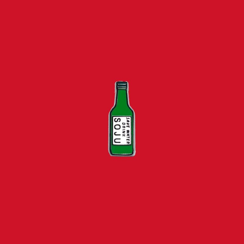 SOJU PIN BADGE BROOCH - 胸針 - 其他金屬 多色