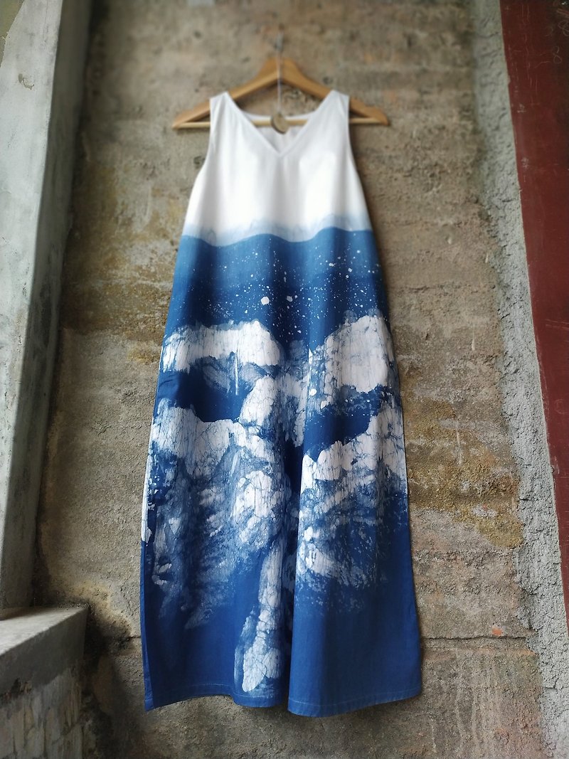 自由に染められたイスヴァラブルー染めの手作りバティック共生シリーズマウンテンロングバージョンドレス - ワンピース - コットン・麻 ブルー