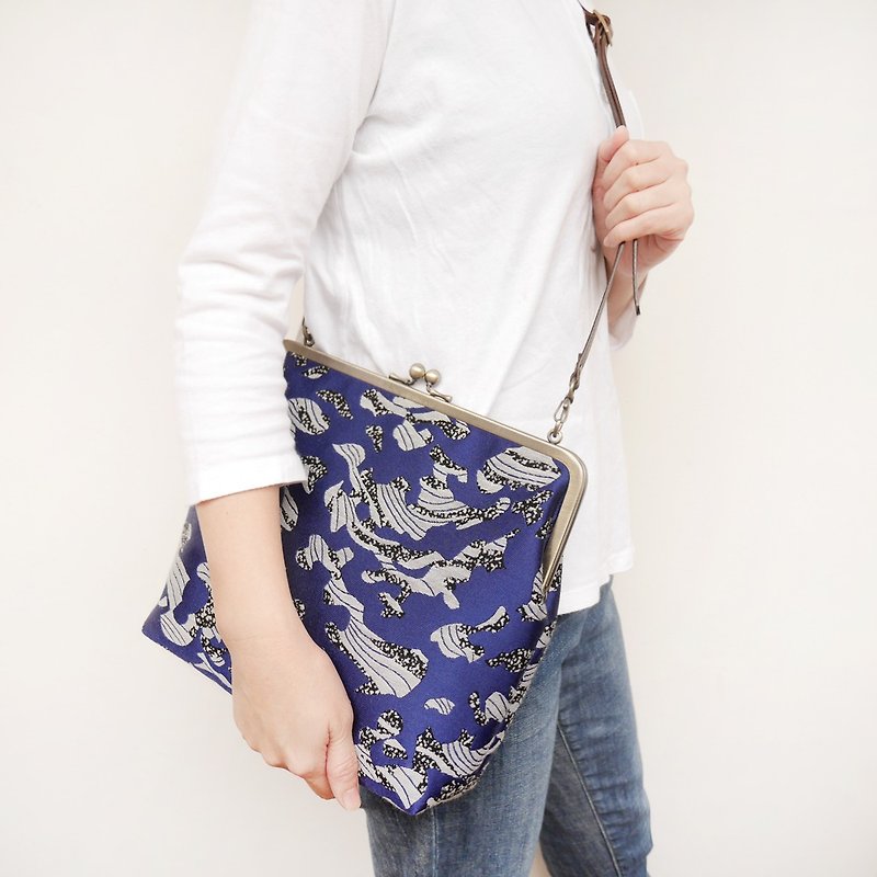 Blue Dream Island 25CM large capacity shoulder bag / mobile phone bag / mouth gold bag [made in Taiwan] - Messenger Bags & Sling Bags - Other Metals Blue