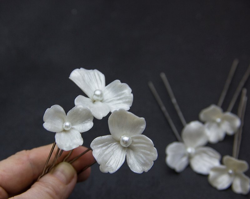 Pearl flowers hair pins, Floral wedding white hair pins, Bridal hair piece - 髮夾/髮飾 - 黏土 