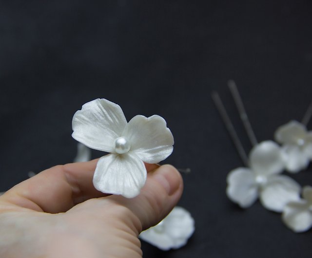 真珠の花のヘアピン 花の結婚式の白いヘアピン ブライダルヘアピース ショップ Jewelryfloren ヘアアクセサリー Pinkoi