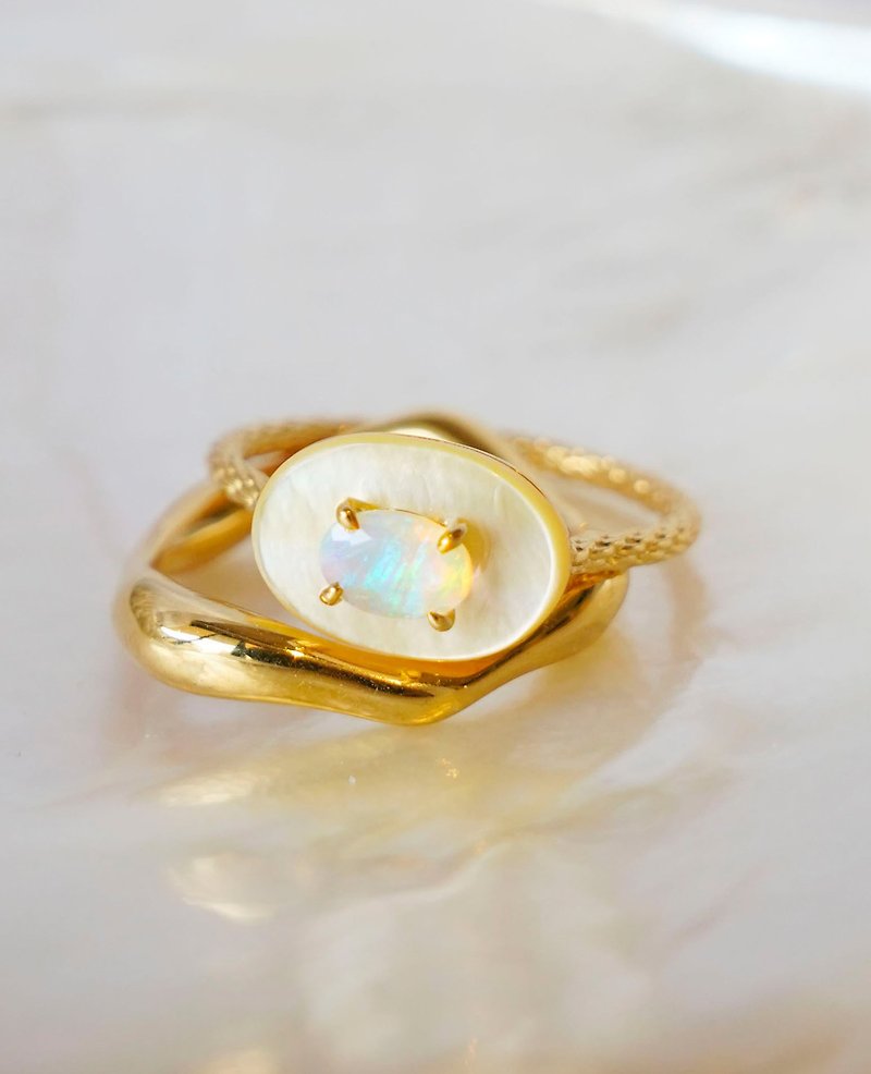 Mother of Pearl Ring K18 - แหวนทั่วไป - โลหะ สีทอง