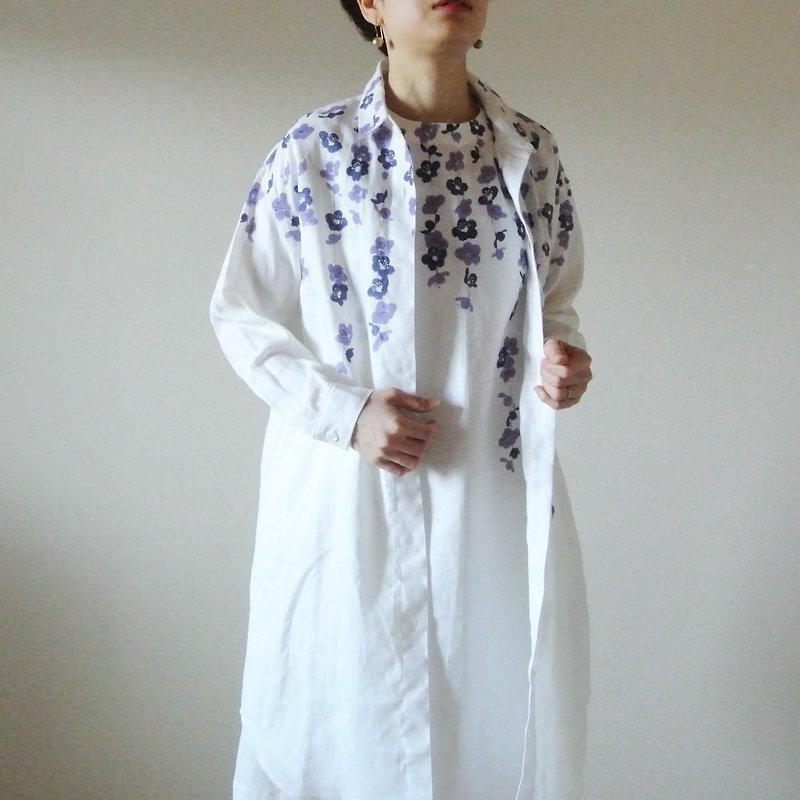 Linen · Long Shirt White <Uranium ume> - เสื้อผู้หญิง - ผ้าฝ้าย/ผ้าลินิน 