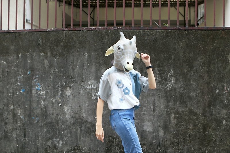{::: Giraffe giraffe people :::} _ vintage short sleeve shirt embroidered flowers - Women's Shirts - Polyester Blue