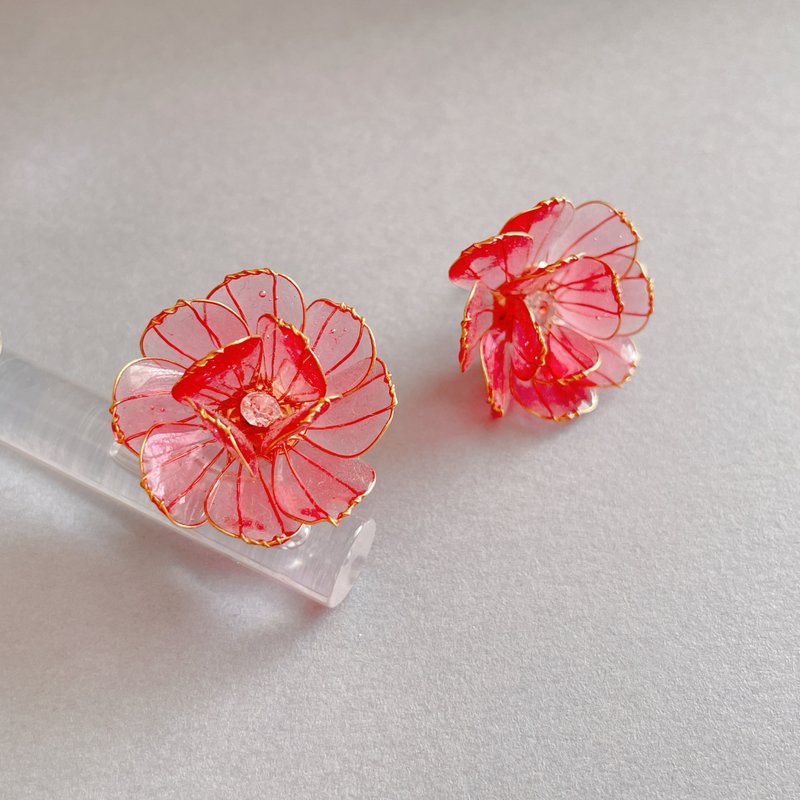 Wire resin flower direct type. Red color - Earrings & Clip-ons - Resin Red