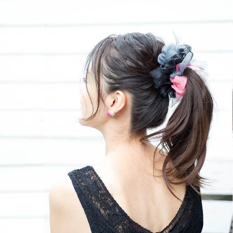 LOVE || Blooming Sakiami Colourful Hair Scrunchy || Hair Accessory / Hair Tie - เครื่องประดับผม - เส้นใยสังเคราะห์ สีดำ