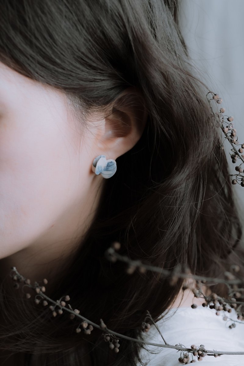Bauhinia白瓷純銀耳環 - 耳環/耳夾 - 瓷 藍色
