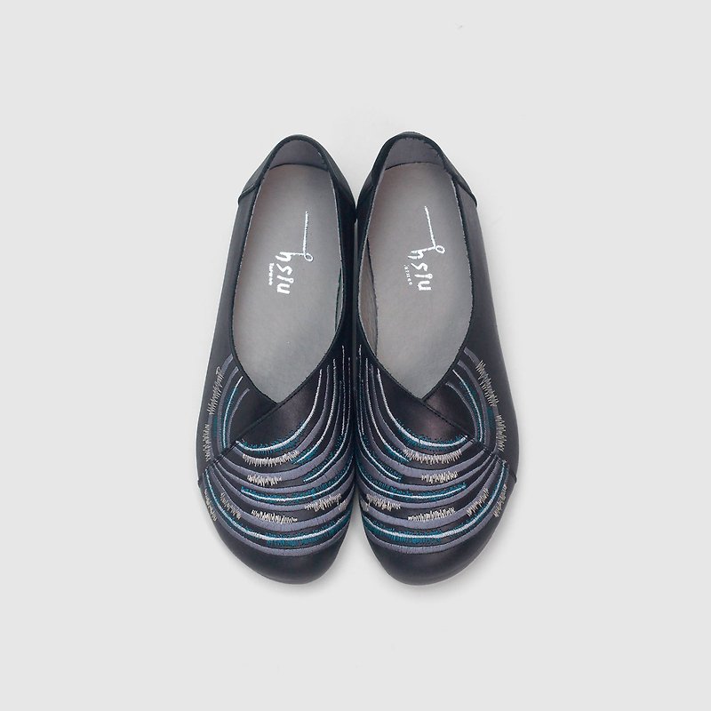 Embroidered Walking Flat Shoes-Gan Lezhong/Mist Black - รองเท้าหนังผู้หญิง - หนังแท้ สีดำ