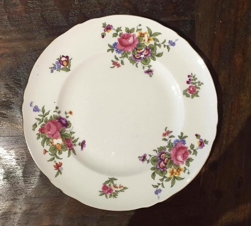 Britain made retro floral fine bone china plate - จานเล็ก - เครื่องลายคราม 