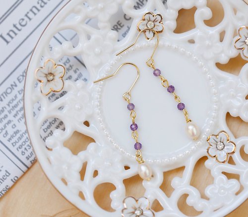 Divine Love On Earth 大地自然手作飾品 紫水晶/天然珍珠米粒墜系列黃銅耳環。