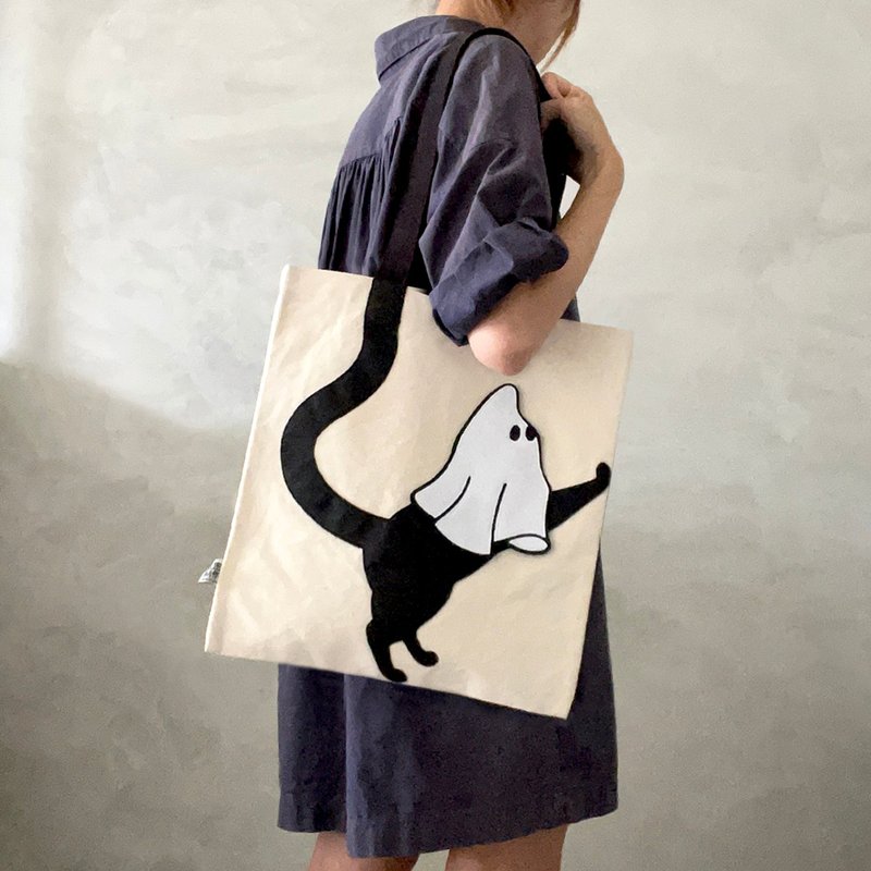 [Halloween Costume] Wall-climbing cat pretending to be a ghost, ghost cloth pattern + canvas bag - กระเป๋าแมสเซนเจอร์ - ผ้าฝ้าย/ผ้าลินิน ขาว