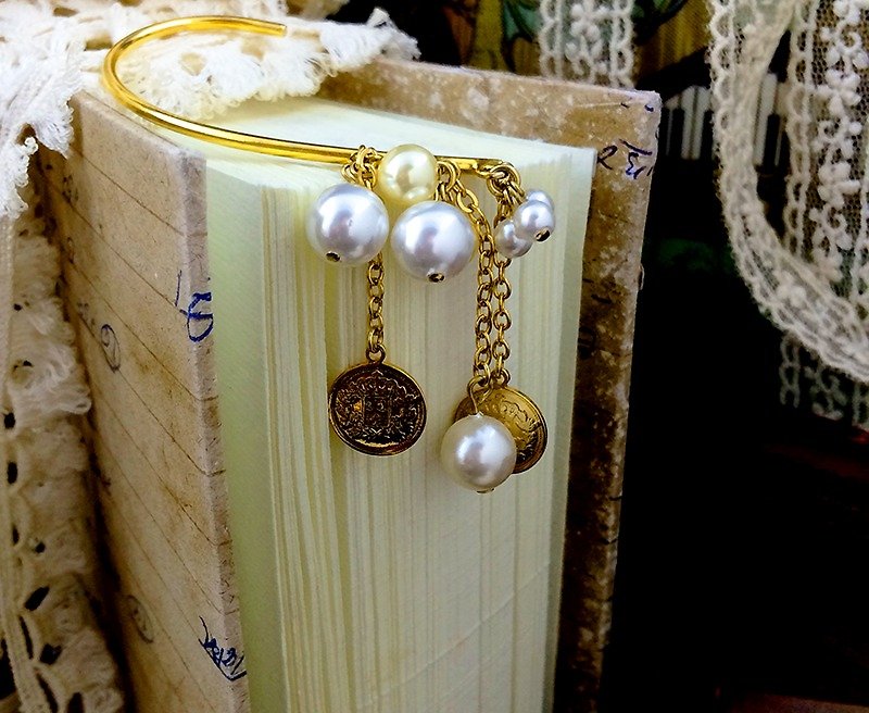 Friends ear - gold pearl ear ornaments - ต่างหู - โลหะ สีทอง