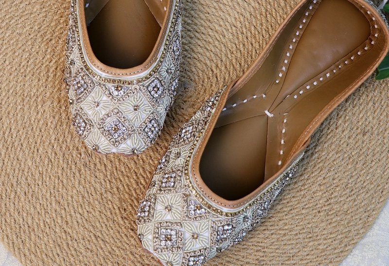 Xuantian Indian retro champagne color hand-embroidered beaded shoes - อื่นๆ - หนังแท้ สีแดง