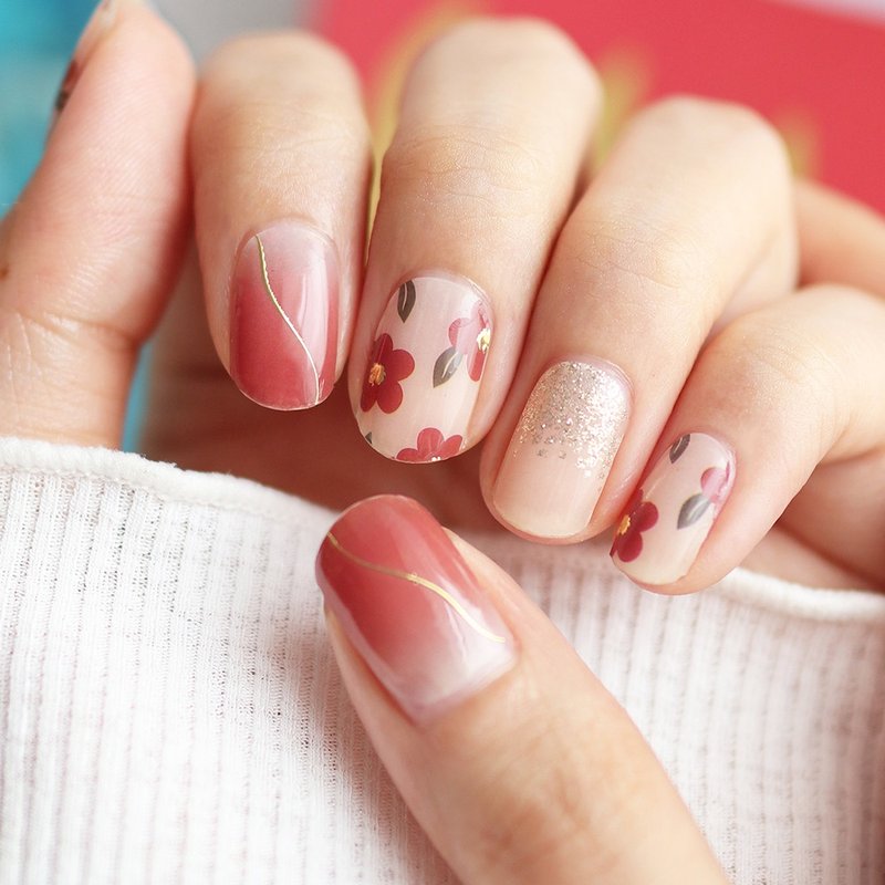 【Lunacaca凝膠指甲貼】C00972 椿花見 無負擔感|易用|不傷真甲 - 指甲油/指甲貼 - 塑膠 